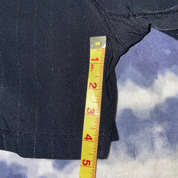 Lululemon Wet. Dry. Warm Shorts Sz 8 - Picture 7 of 8